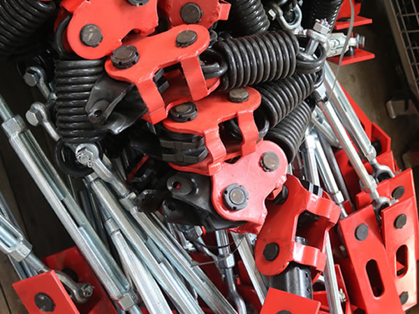 建筑群吊爬架電動(dòng)葫蘆生產(chǎn)車(chē)間一角