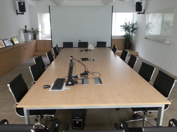 成華機(jī)械員工會(huì)議辦公室一角